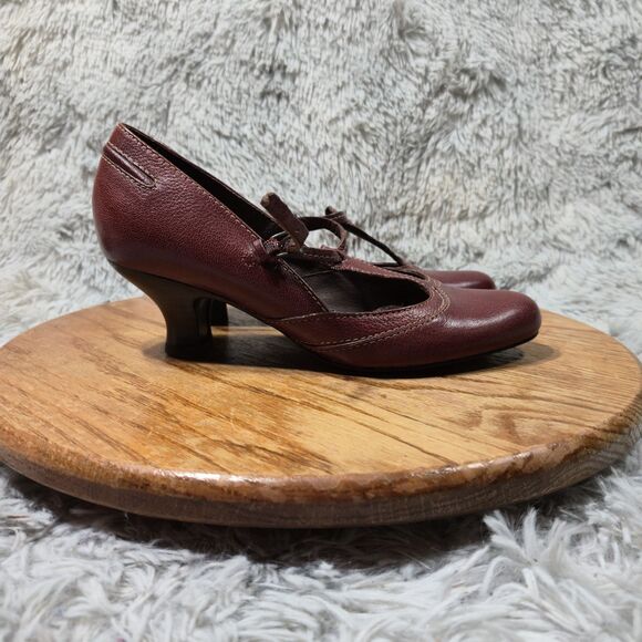 Clarks Artison Womens Size 7 Dark Red Leather Mary Jane Brazillian Made Heels - Picture 3 of 9